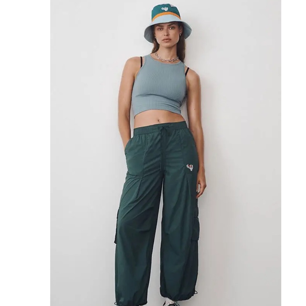 Base Jump Parachute Pants
GOLA/ Anthropologie 
NWOT
COLOR - Hunter Green - Picture 4 of 11